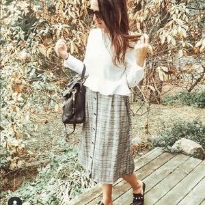 Classic long skirt with pockets!